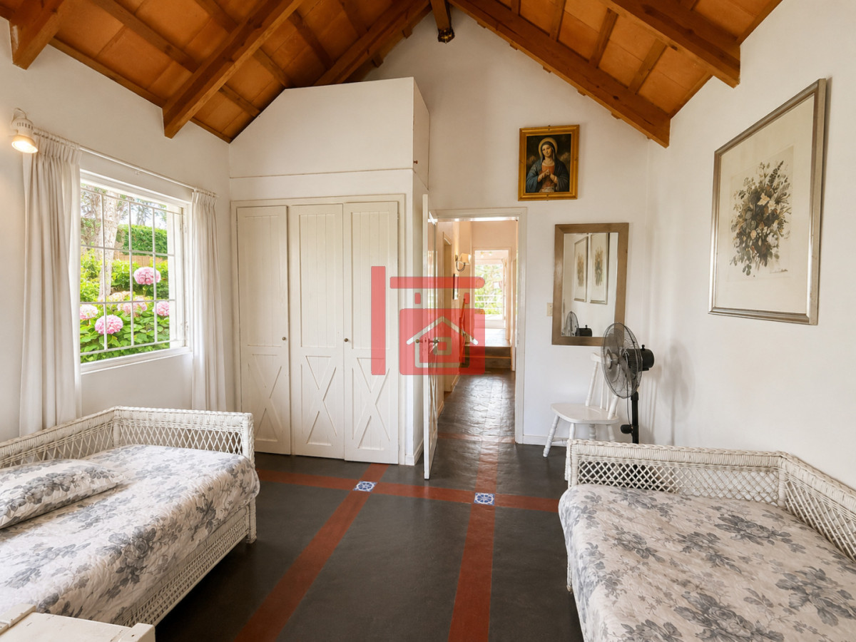 Casa ID.409 - Casa de 3 Dormitorios más Dependencia y Piscina, en Aidy Grill Punta del Este, Ubicada a pasos del Mar