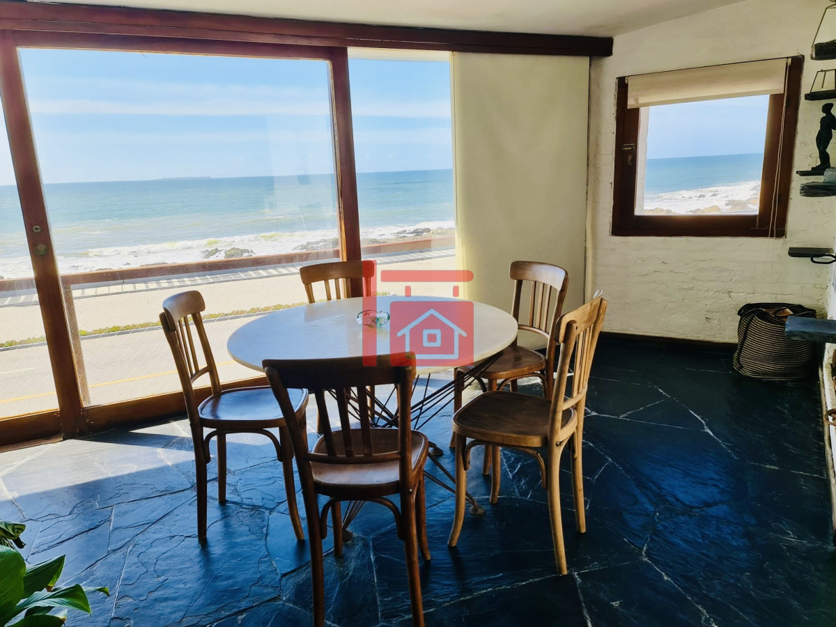 Casa ID.763 - Gran Casa en Venta sobre el Mar de 5 Dormitorios y Dependencia en Península, Punta del Este