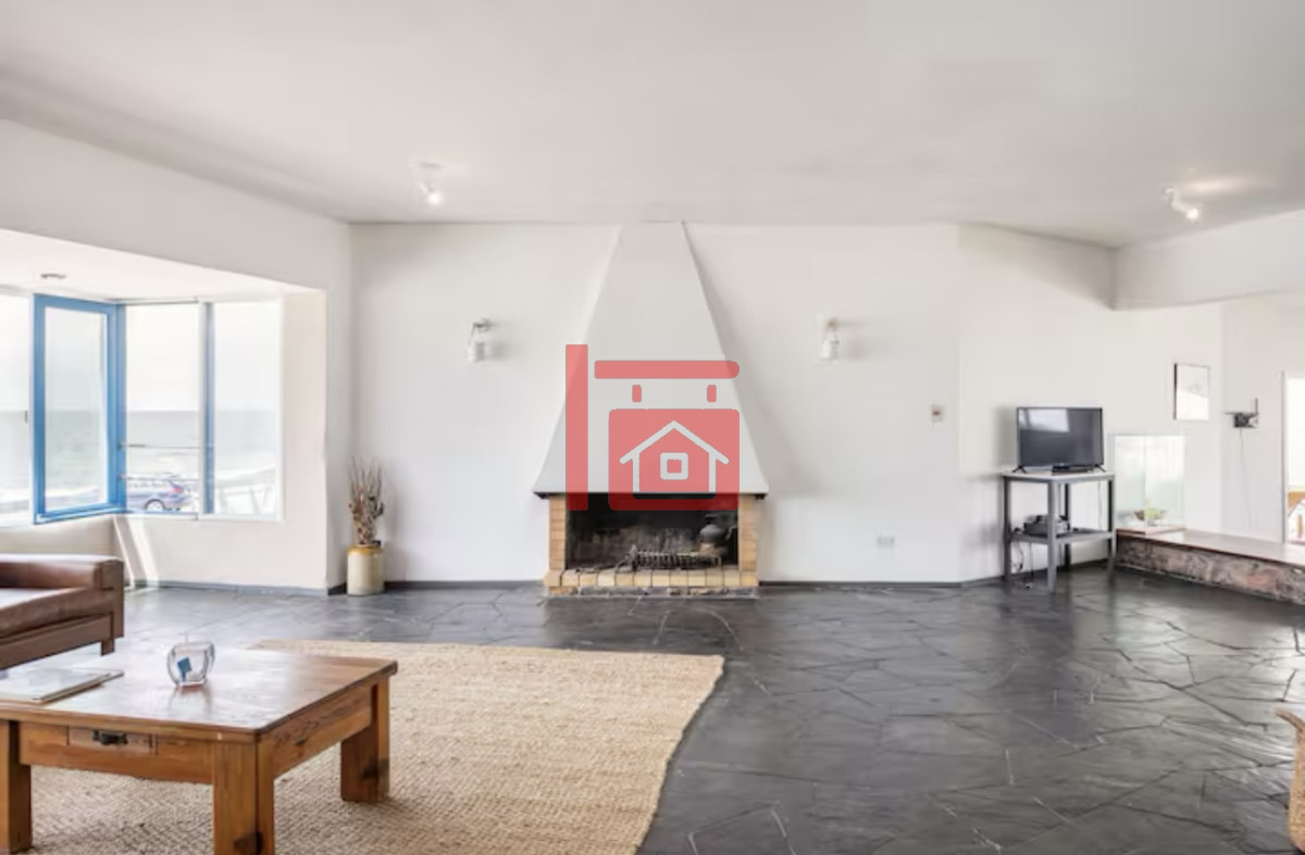 Casa ID.763 - Gran Casa en Venta sobre el Mar de 5 Dormitorios y Dependencia en Península, Punta del Este