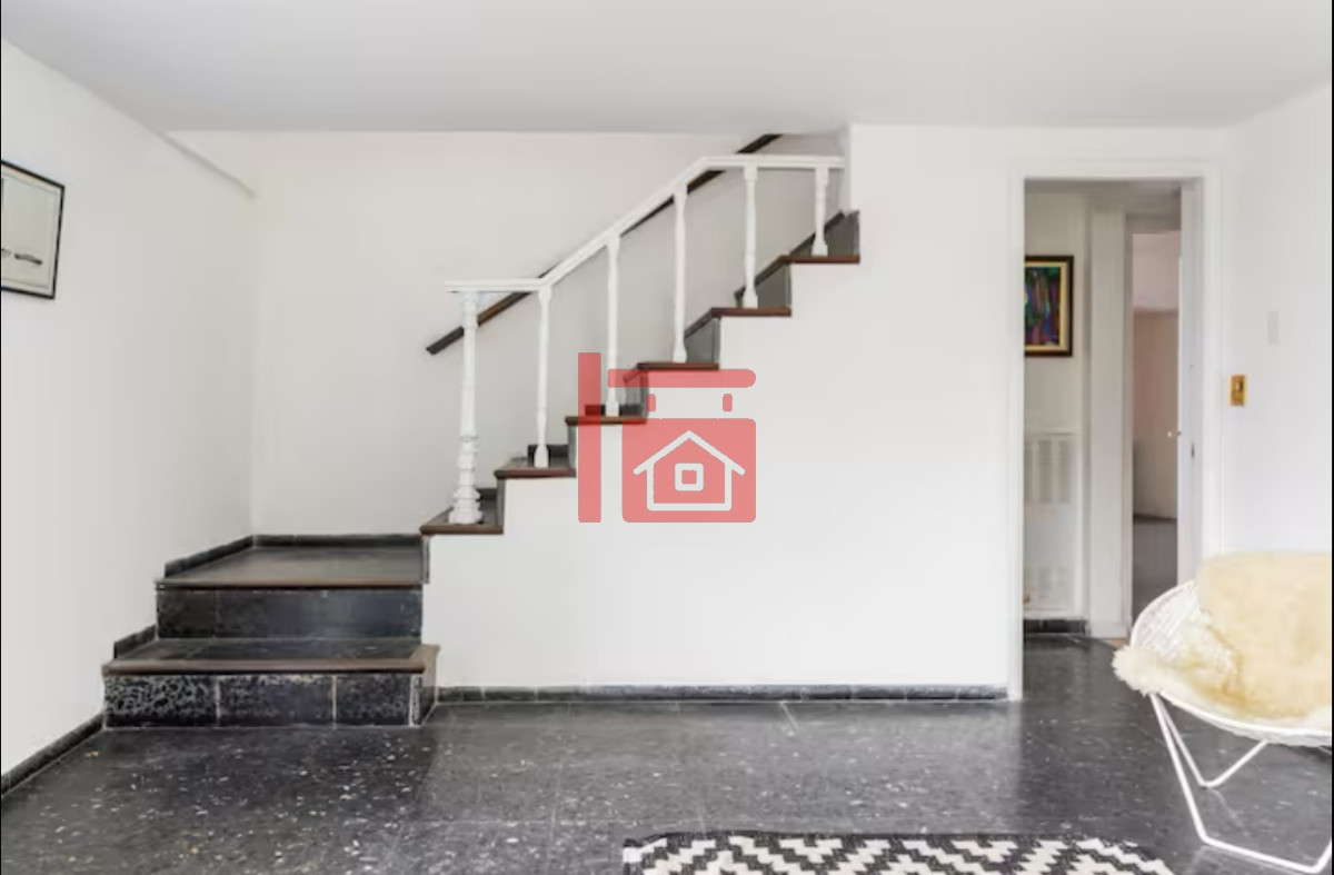Casa ID.763 - Gran Casa en Venta sobre el Mar de 5 Dormitorios y Dependencia en Península, Punta del Este