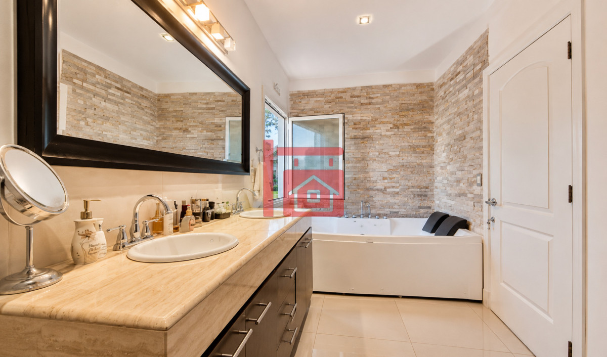 Casa ID.1189 - Excelente Casa de 5 Dormitorios en Barrio Privado La Arbolada, Punta del Este