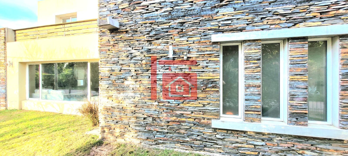 Casa ID.509 - Casa moderna de 5 dormitorios y Piscina Climatizada en Punta del Este