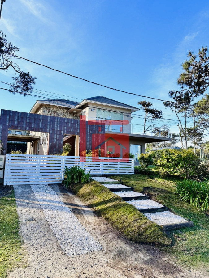Casa ID.539 - Excelente Casa de 6 Dormitorios y Piscina en Montoya, La Barra