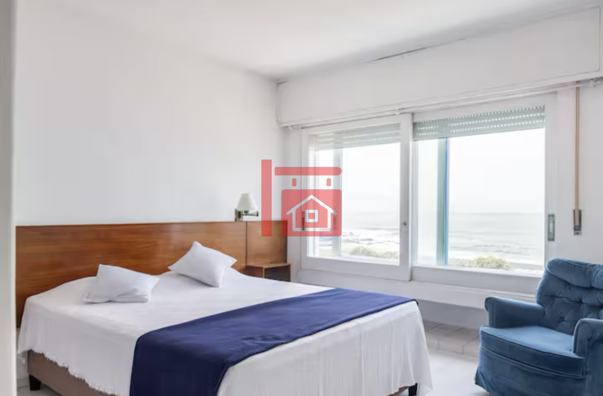 Casa ID.763 - Gran Casa en Venta sobre el Mar de 5 Dormitorios y Dependencia en Península, Punta del Este