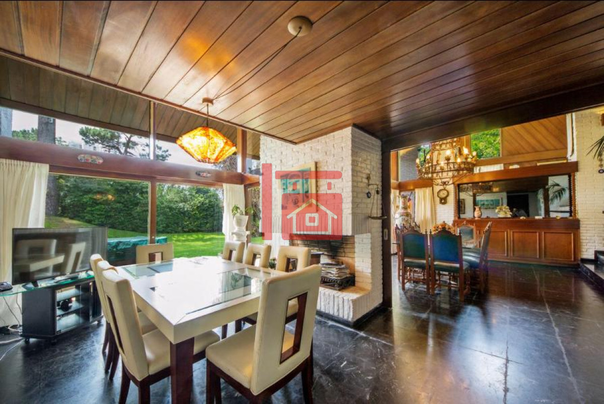 Casa ID.42 - Excelente Casa de 4 Dormitorios en Playa Mansa, Ideal para vivir todo el año