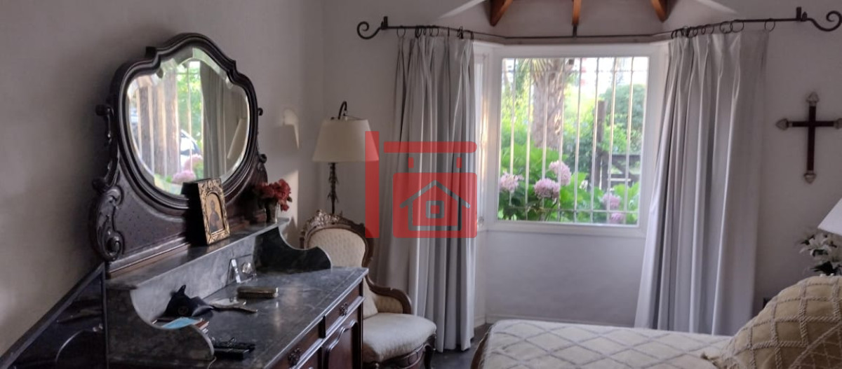 Casa ID.409 - Casa de 3 Dormitorios más Dependencia y Piscina, en Aidy Grill Punta del Este, Ubicada a pasos del Mar