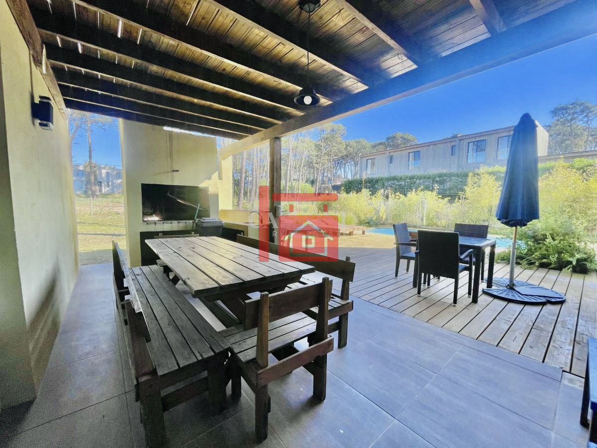 Casa ID.539 - Excelente Casa de 6 Dormitorios y Piscina en Montoya, La Barra