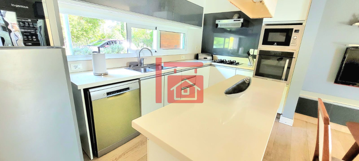 Casa ID.509 - Casa moderna de 5 dormitorios y Piscina Climatizada en Punta del Este