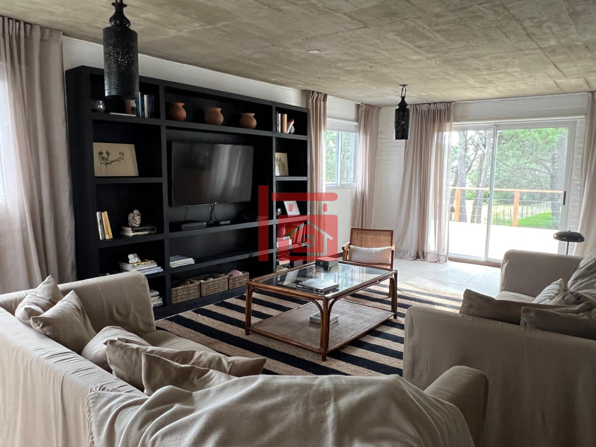 Casa ID.231 - Excelente casa moderna de 4 Dormitorios más dependencia en barrio privado Pinar del Faro, José Ignacio 