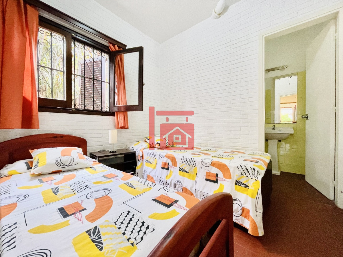 Casa ID.222 - Casa de 4 Dormitorios, Parrillero y Piscina a pocos metros del Mar, Playa Mansa