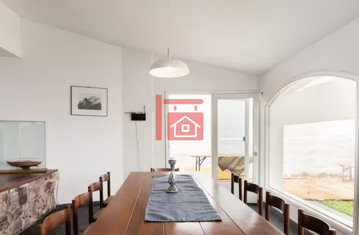 Casa ID.763 - Gran Casa en Venta sobre el Mar de 5 Dormitorios y Dependencia en Península, Punta del Este