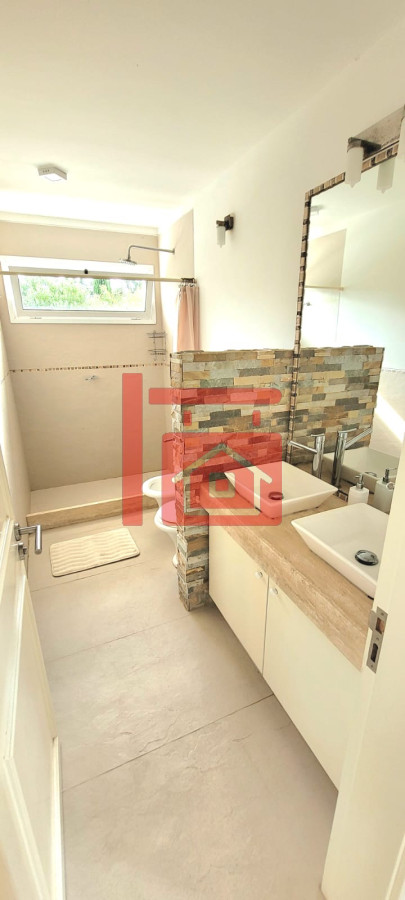 Casa ID.509 - Casa moderna de 5 dormitorios y Piscina Climatizada en Punta del Este