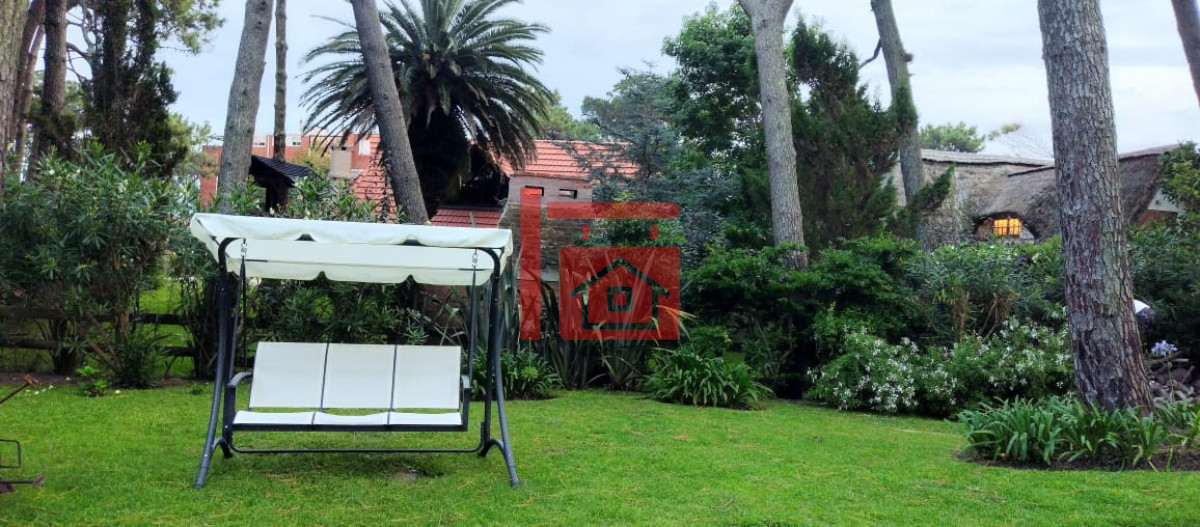 Casa ID.409 - Casa de 3 Dormitorios más Dependencia y Piscina, en Aidy Grill Punta del Este, Ubicada a pasos del Mar