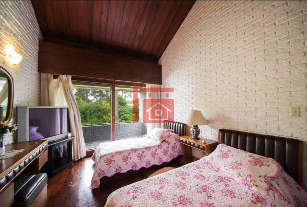 Casa ID.42 - Excelente Casa de 4 Dormitorios en Playa Mansa, Ideal para vivir todo el año