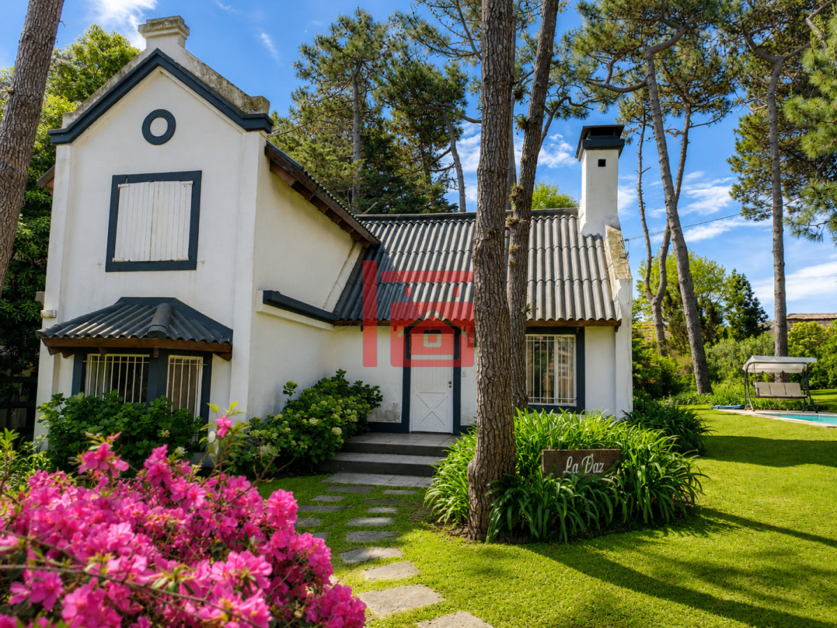 Casa ID.409 - Casa de 3 Dormitorios más Dependencia y Piscina, en Aidy Grill Punta del Este, Ubicada a pasos del Mar