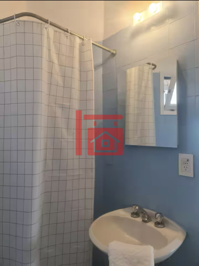 Casa ID.763 - Gran Casa en Venta sobre el Mar de 5 Dormitorios y Dependencia en Península, Punta del Este