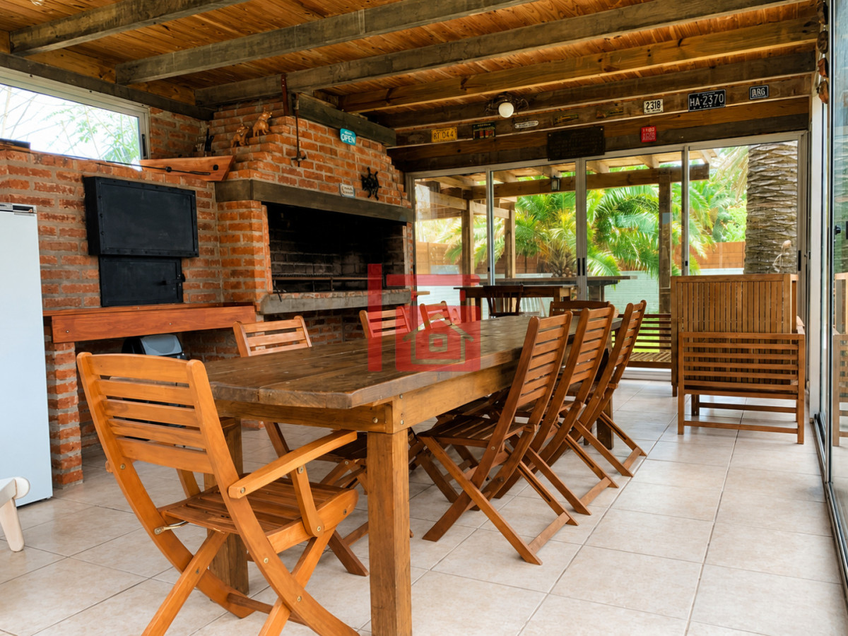 Casa ID.1045 - Espectacular Casa de 6 Dormitorios en la Península de Punta del Este