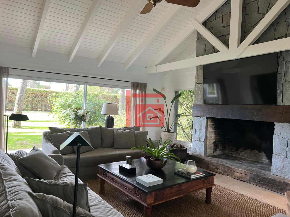 Casa ID.231 - Excelente casa moderna de 4 Dormitorios más dependencia en barrio privado Pinar del Faro, José Ignacio 