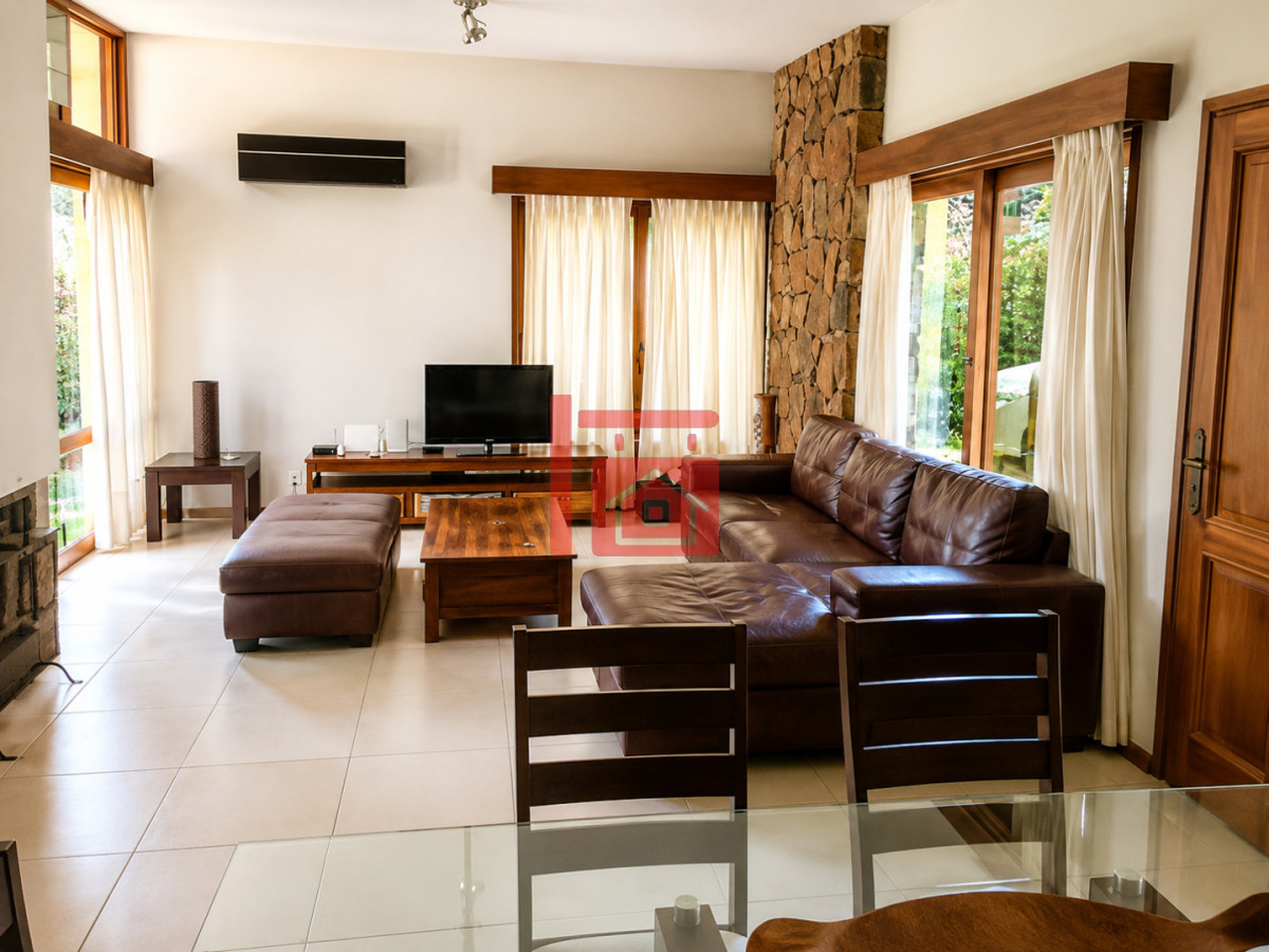 Casa ID.1167 - Casa de 4 Dormitorios, Piscina Climatizada y Barbacoa a solo 500 metros del mar - Playa Mansa, Punta del Este