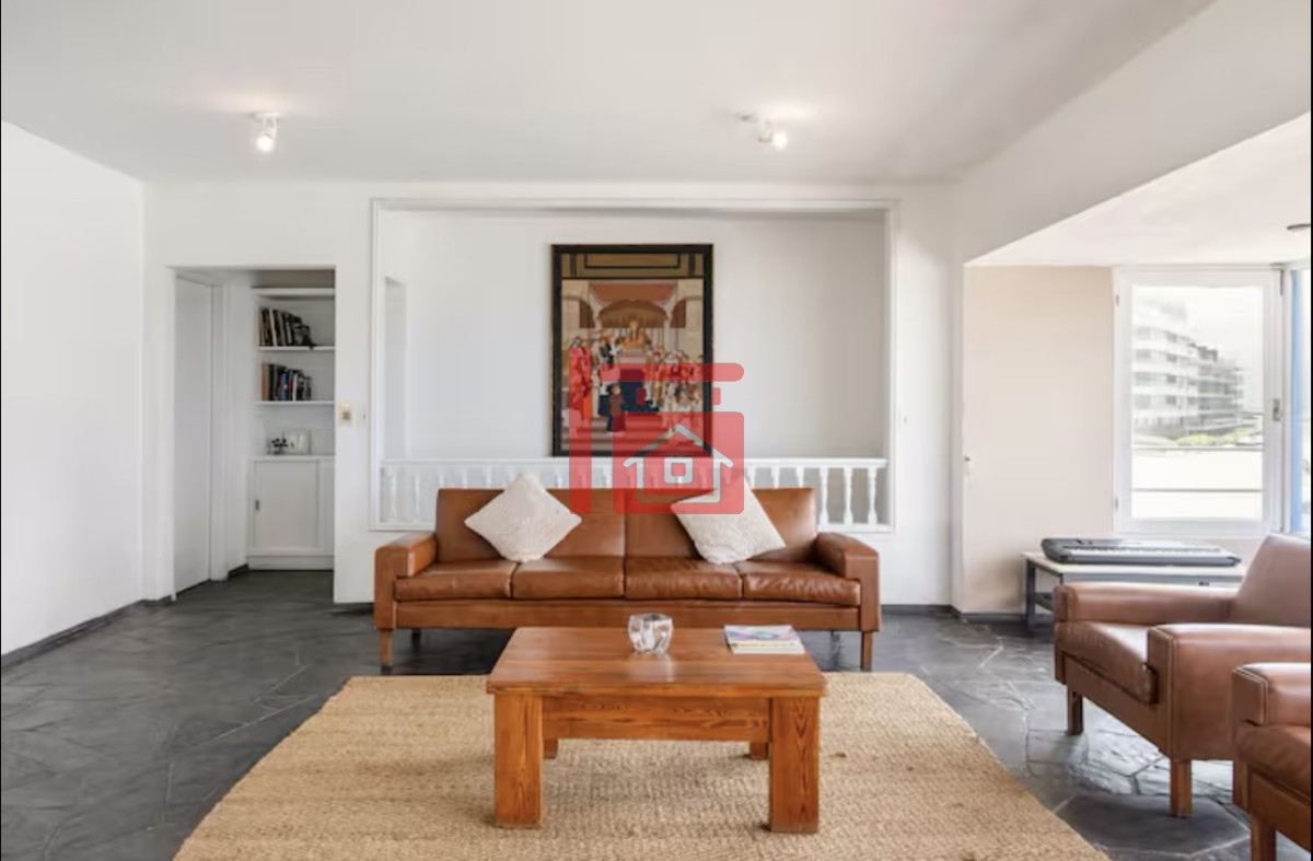 Casa ID.763 - Gran Casa en Venta sobre el Mar de 5 Dormitorios y Dependencia en Península, Punta del Este