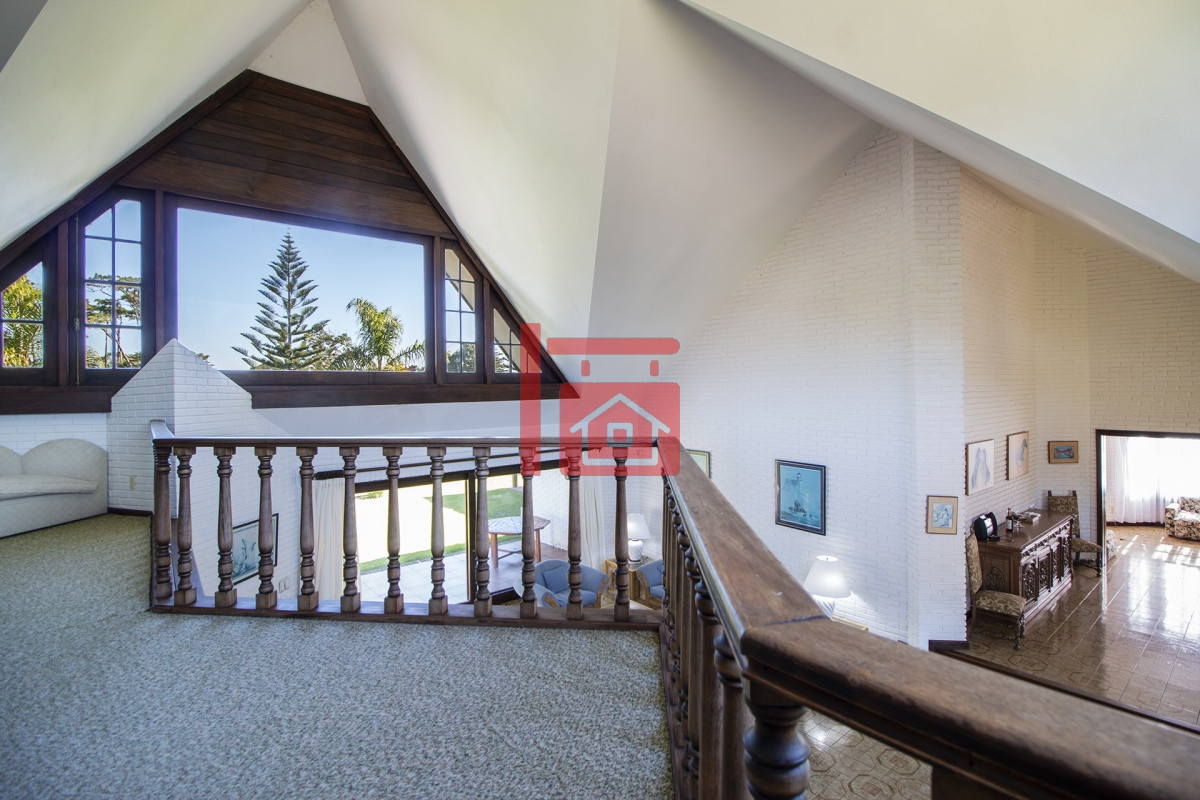 Casa ID.1307 - Venta de Casa de 4 Dormitorios y Piscina con gran parque en Playa Mansa, Punta del Este