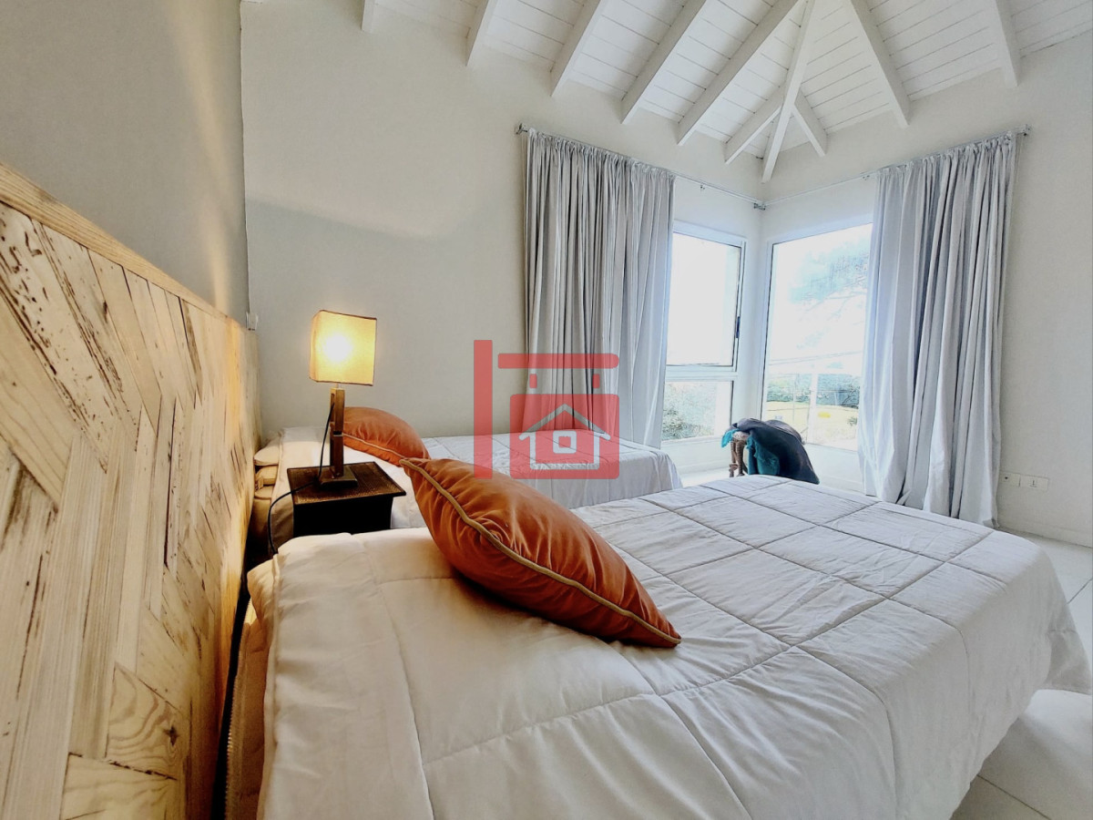 Casa ID.539 - Excelente Casa de 6 Dormitorios y Piscina en Montoya, La Barra