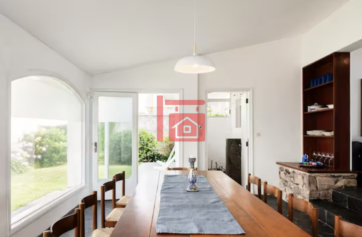 Casa ID.763 - Gran Casa en Venta sobre el Mar de 5 Dormitorios y Dependencia en Península, Punta del Este