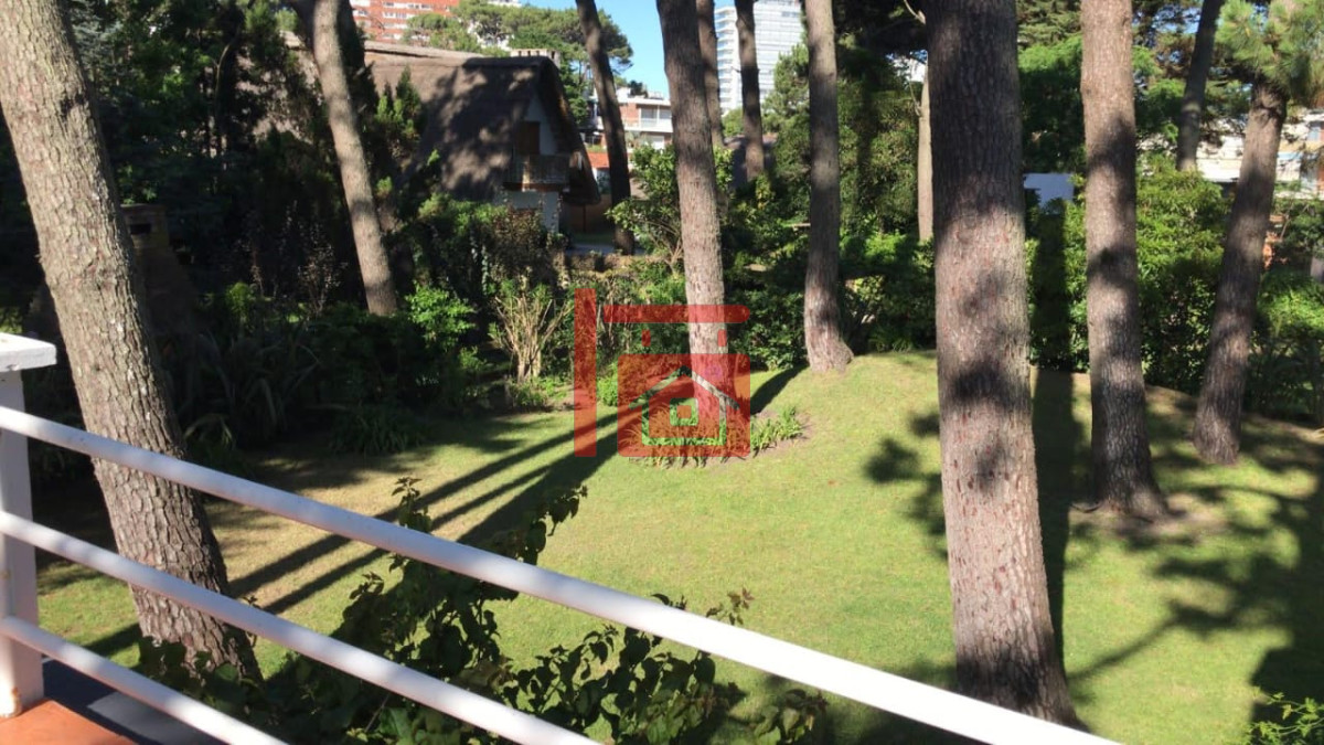 Casa ID.409 - Casa de 3 Dormitorios más Dependencia y Piscina, en Aidy Grill Punta del Este, Ubicada a pasos del Mar