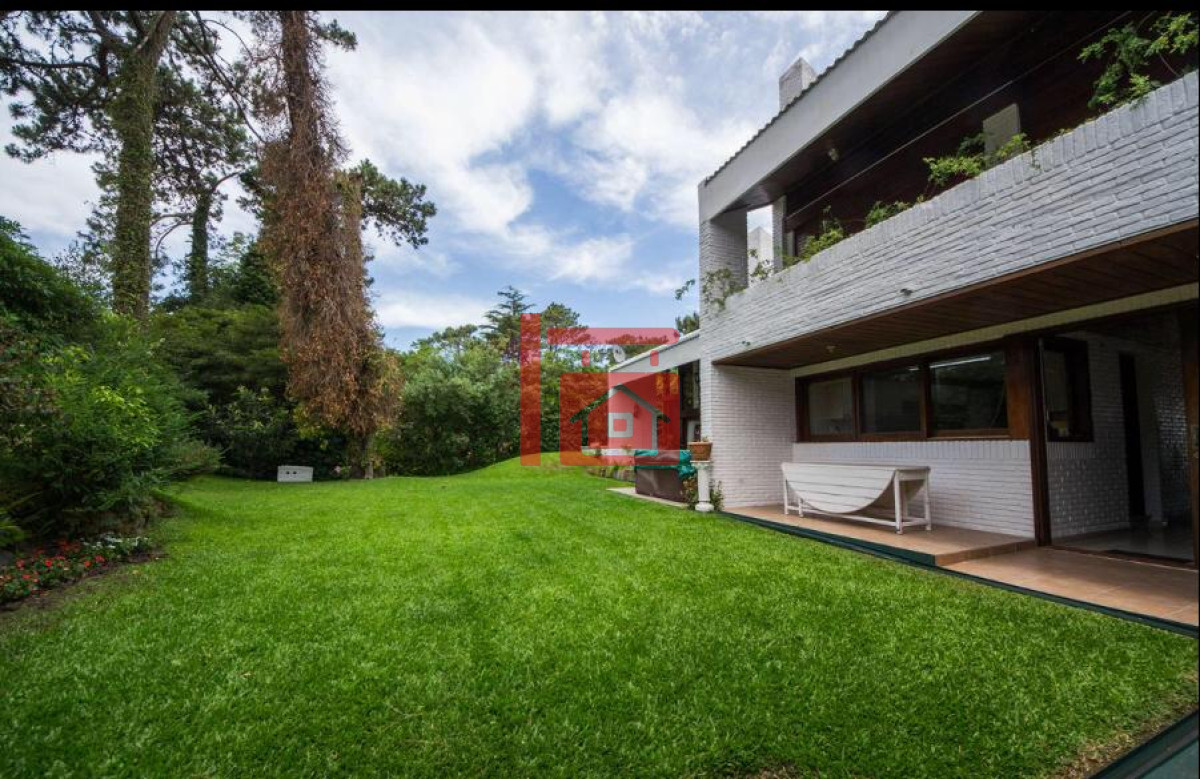 Casa ID.42 - Excelente Casa de 4 Dormitorios en Playa Mansa, Ideal para vivir todo el año