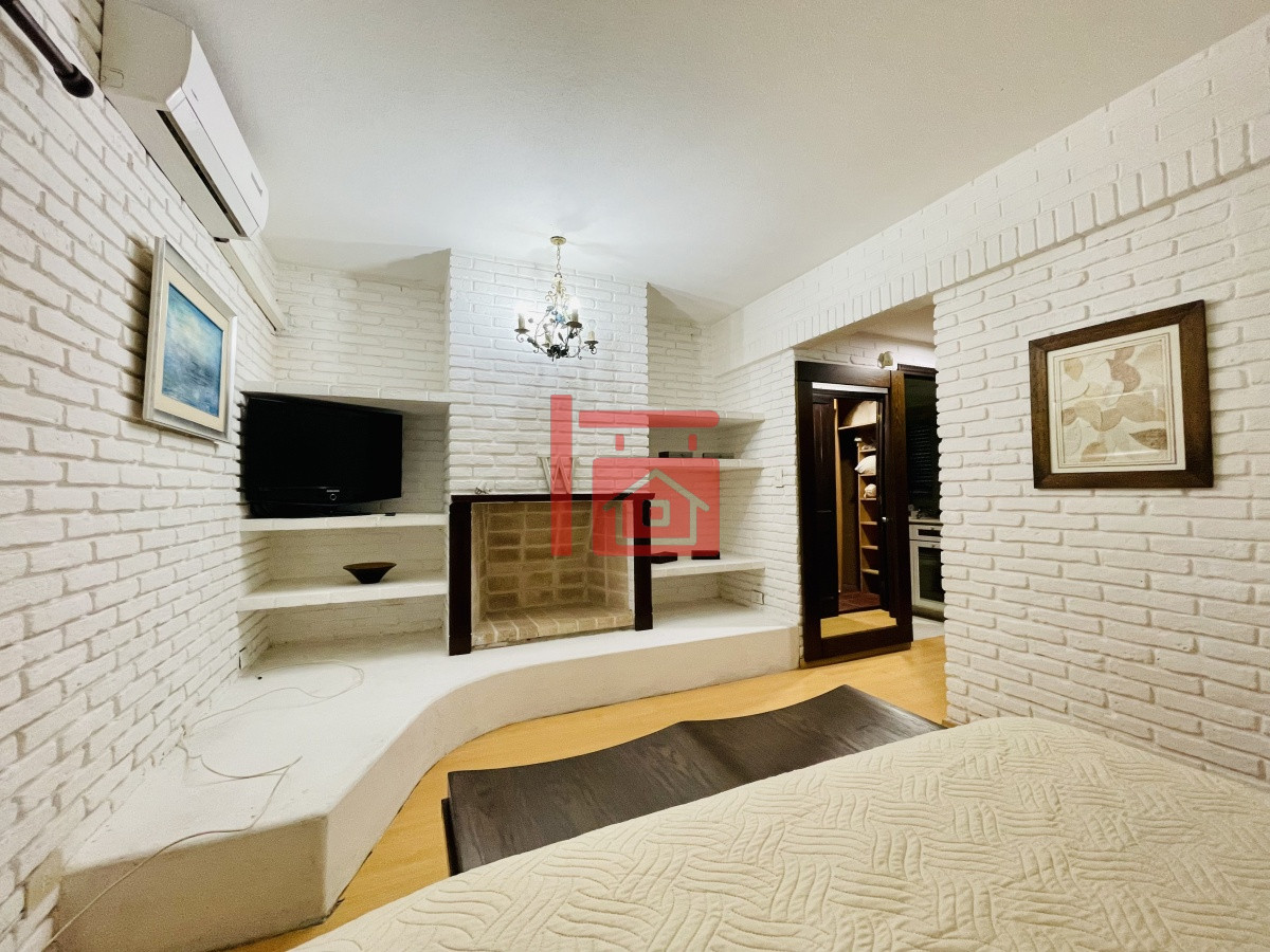 Casa ID.450 - Alquiler temporario de sólida y amplia casa de cinco dormitorios más dependencia de servicio y piscina, Lugano, Punta del Este