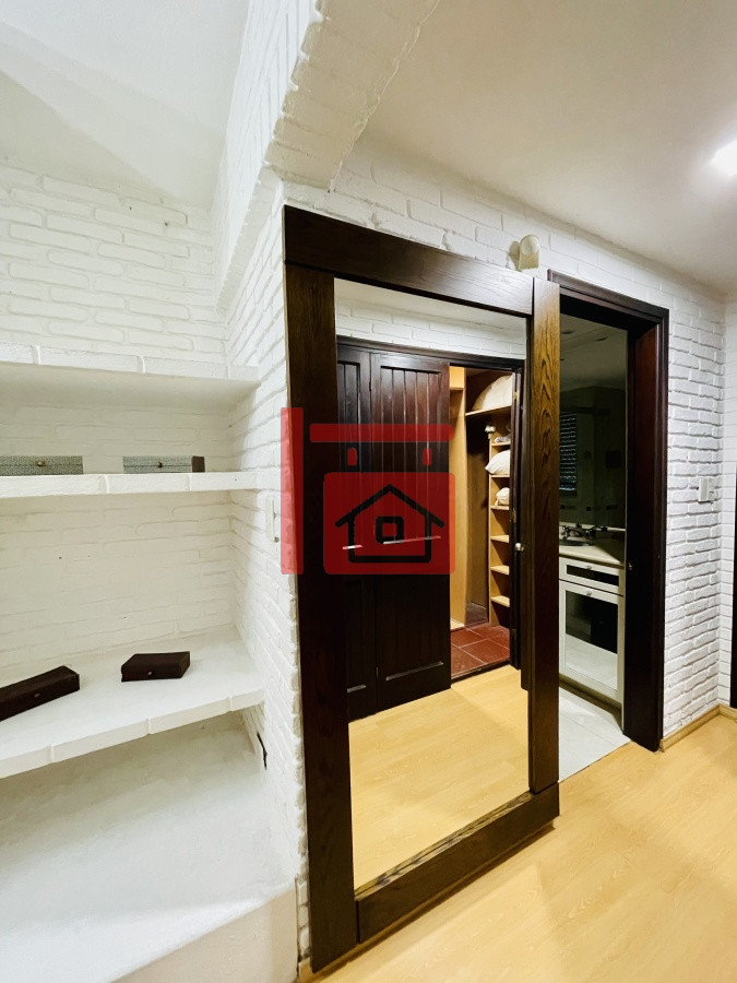 Casa ID.450 - Alquiler temporario de sólida y amplia casa de cinco dormitorios más dependencia de servicio y piscina, Lugano, Punta del Este