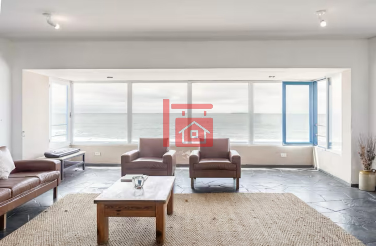 Casa ID.763 - Gran Casa en Venta sobre el Mar de 5 Dormitorios y Dependencia en Península, Punta del Este