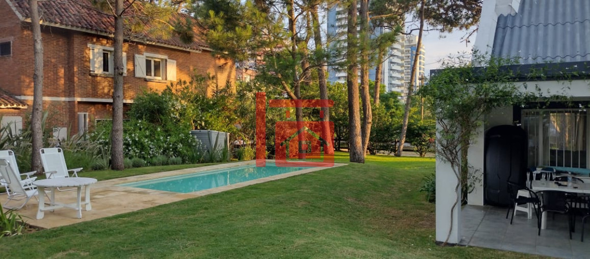 Casa ID.409 - Casa de 3 Dormitorios más Dependencia y Piscina, en Aidy Grill Punta del Este, Ubicada a pasos del Mar