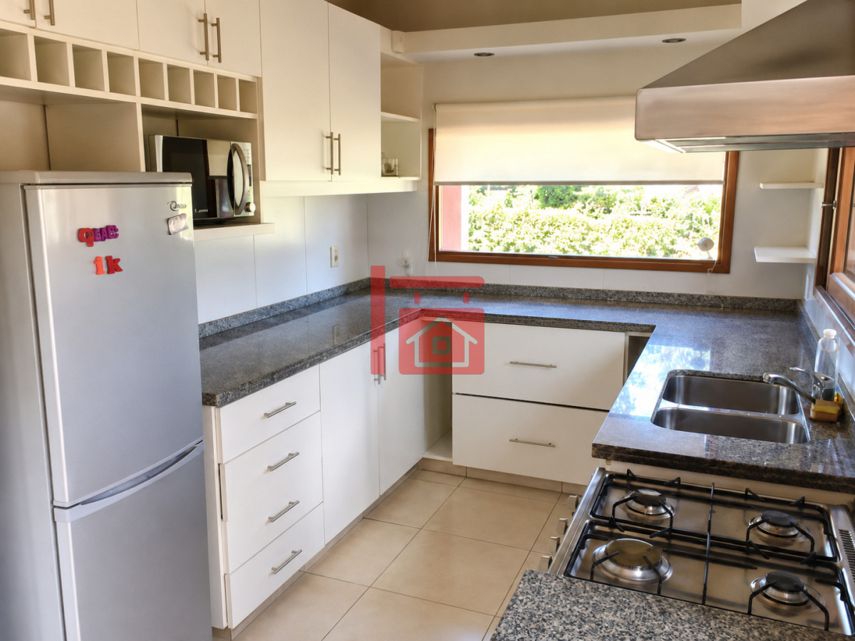 Casa ID.1167 - Casa de 4 Dormitorios, Piscina Climatizada y Barbacoa a solo 500 metros del mar - Playa Mansa, Punta del Este