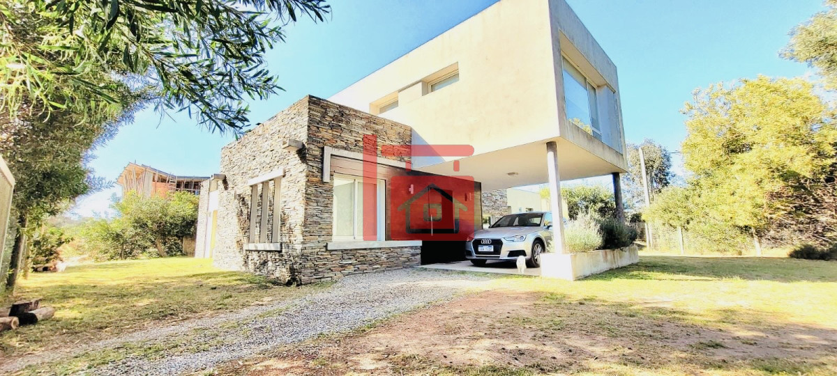 Casa ID.509 - Casa moderna de 5 dormitorios y Piscina Climatizada en Punta del Este