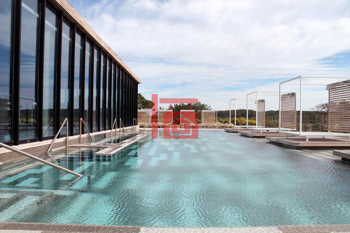 Apartamento ID.1087 - Espectacular Apartamento de 2 Dormitorios y Medio, piso alto, Torre Surfside, Punta del Este