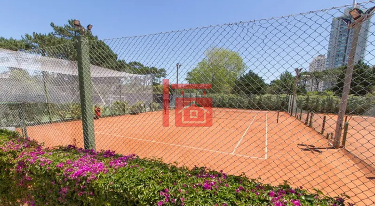 Apartamento ID.587 - Excelente Apartamento de 2 Dormitorios en Ocean Drive, Punta del Este