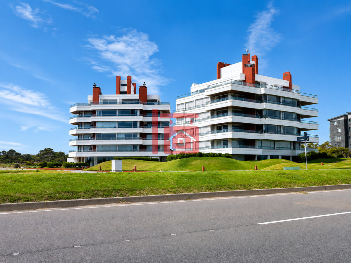 Apartamento ID.1121 - Exclusivo Apartamento Frente al Mar en Playa Brava, 3 Dormitorios y Dependencia
