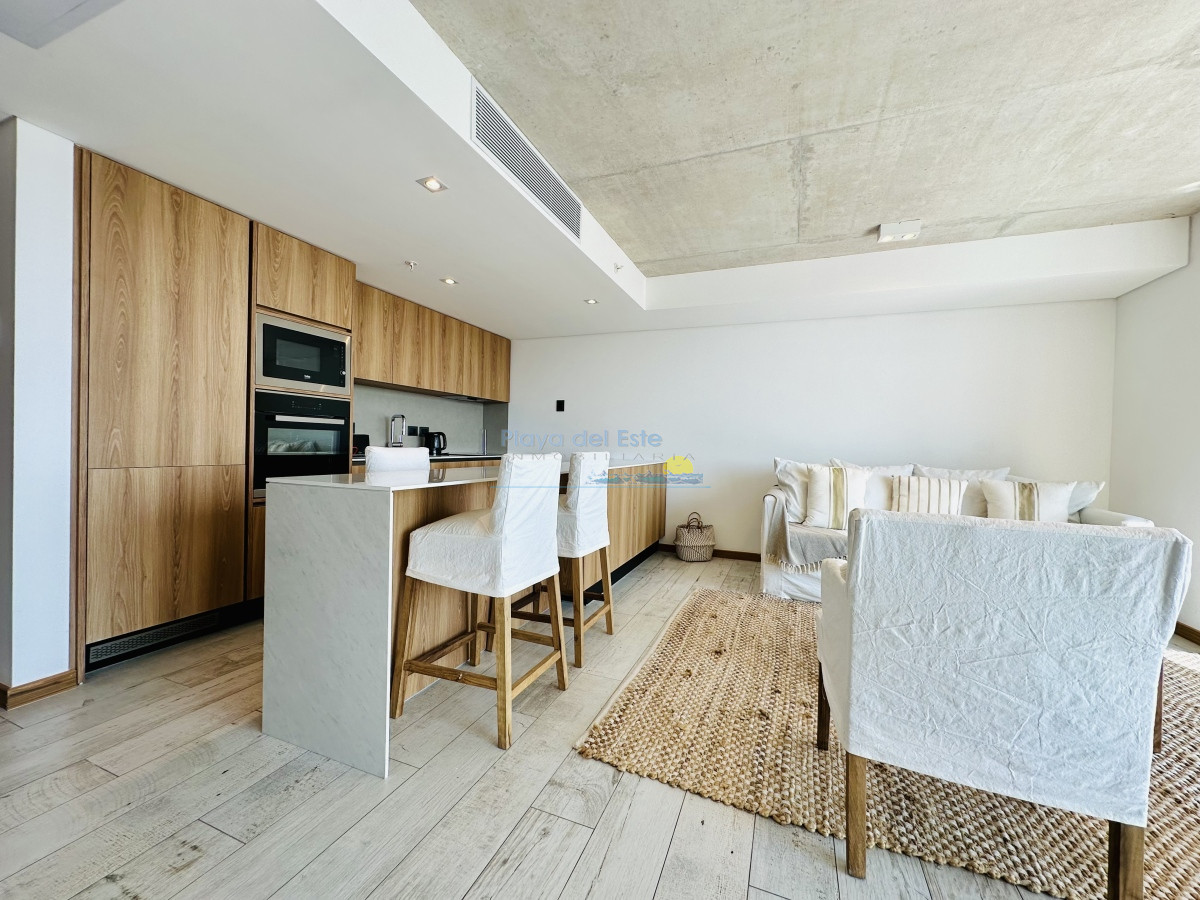 Moderno Apartamento de 1 Dormitorio en suite piso alto en Venta de Torre Surfside Village, Punta del Este - PLA13791A