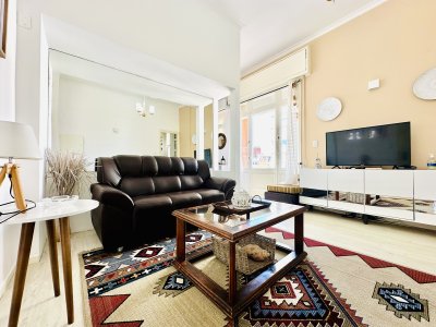Apartamento de 2 Dormitorios con 2 Baños en ubicación privilegiada en Península entre playas Mansa y Brava 