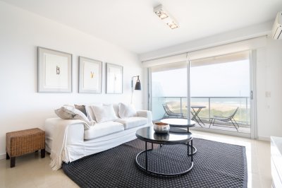 Apartamento Frente al Mar de 3 Dormitorios y Parrillero en Venta, Playa Brava
