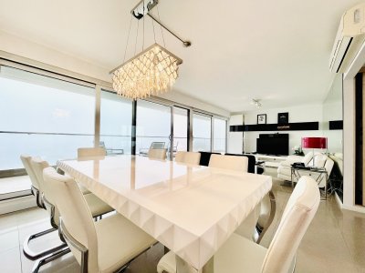 Moderno Apartamento de 3 Suites en Playa Mansa con Vista al Mar