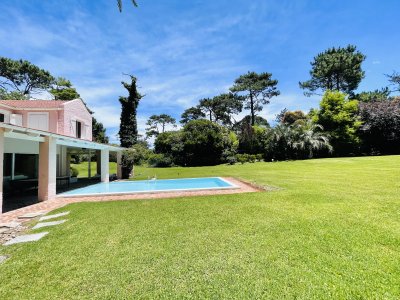excelente casa de 4 dormitorios en playa brava, punta del este - pla13825c