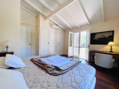 excelente casa de 4 dormitorios en playa brava, punta del este - pla13825c