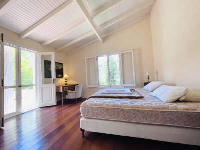 excelente casa de 4 dormitorios en playa brava, punta del este - pla13825c