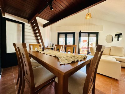 Casa estilo apartamento reciclada a nuevo en la mejor ubicación a pasos de la playa, Península, Brava y Mansa, Punta del Este - Alquiler