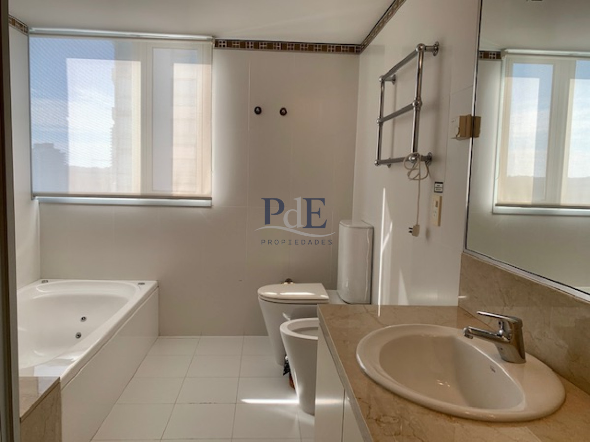 Frente al mar espectacular apartamento 3 dormitorios, alquiler y venta.  - Imagen 27