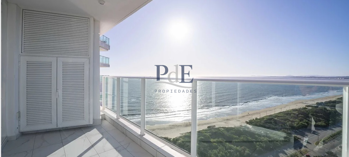 Excelente Apartamento de 2 Dormitorios, frente playa Mansa. - Imagen 2