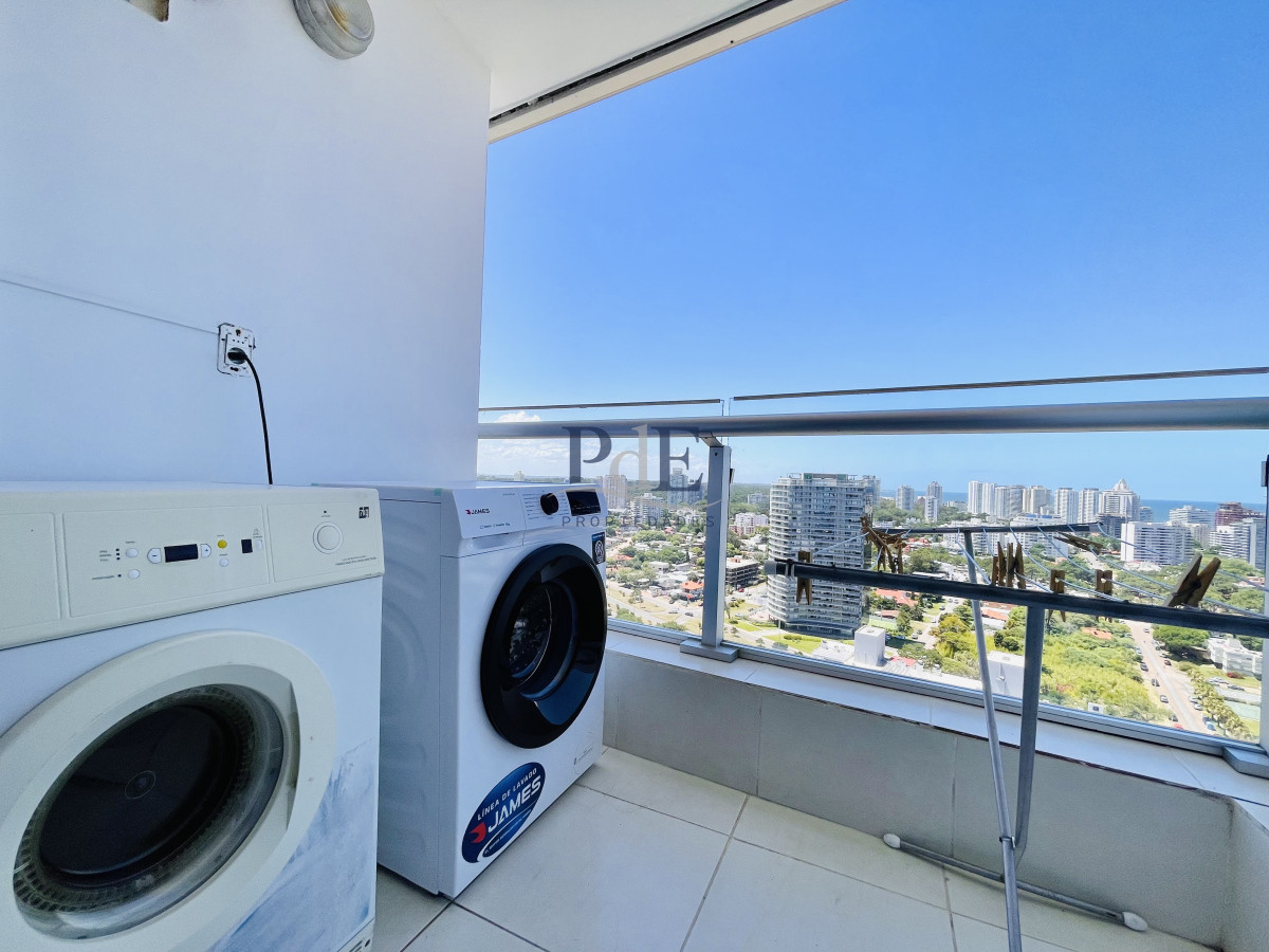Excelente Apartamento de 2 Dormitorios con Vista al Mar, Playa Mansa - Imagen 33