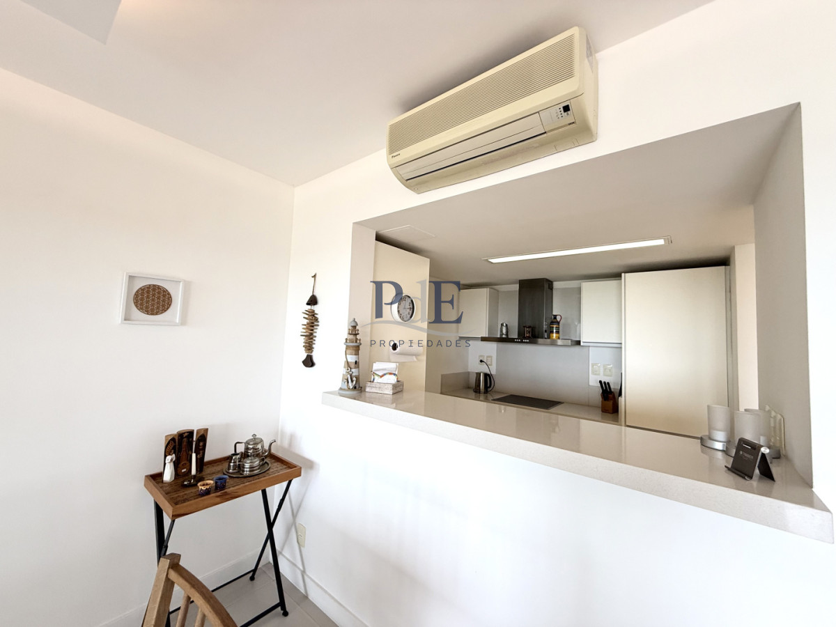 Exclusiva Planta en Punta Ballena | 2 Suites con Parrillero Propio - Imagen 12